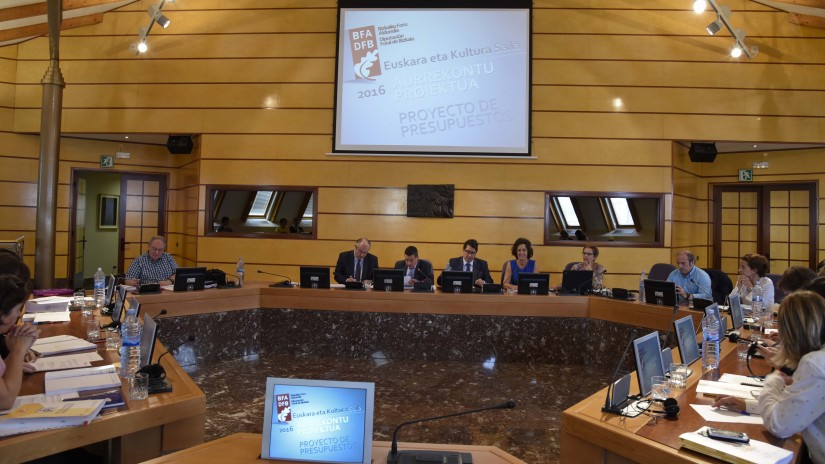 Euskara erakundearen oinarri eta zeharkako elementu bihurtzeko apustua egin du Aldundiak