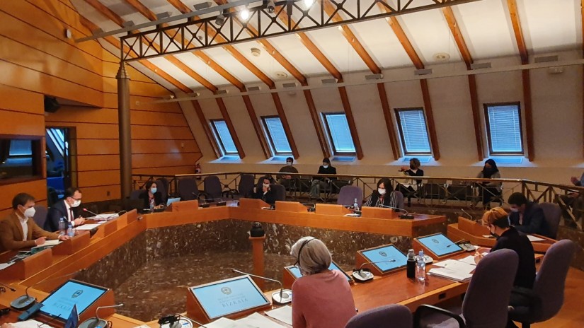 Bizkaiak 599 milioi euro gehitu ditu aurrekontura iraupen luzeko zainketetan babes-sarea eta trantsizioa indartzeko