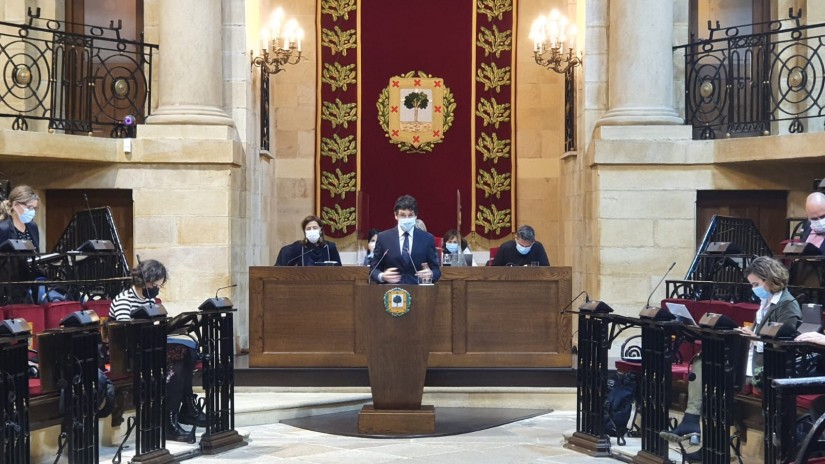 Unai Rementeriak hiru foru aldundien artean koordinatutako eta Bizkaian neurri horiek 100 milioi euro inguruko pizgarria ekarriko duten neurri-sortaren xehetasunen berri eman du
